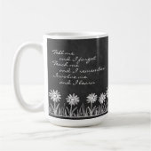 Tasse avec typographie cursive et gribouillis de p (Gauche)