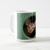 Tasse avec un chaton mignon de sphynx (Devant gauche)
