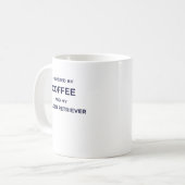 Tasse blanche - Alimenté par le café... (Devant gauche)
