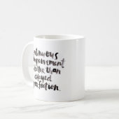 Tasse blanche classique "continue d'amélioration… (Devant gauche)