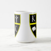 Tasse blanche classique de bouclier (Centre)