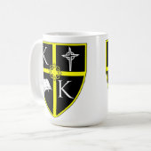 Tasse blanche classique de bouclier (Devant gauche)