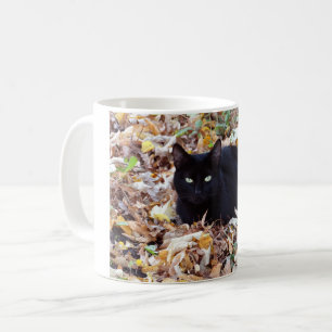 Tasse blanche classique de photo d'automne de chat