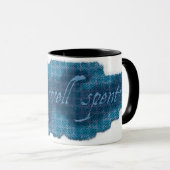 Tasse bleue bien utilisée de slogan de la vie (Devant droit)