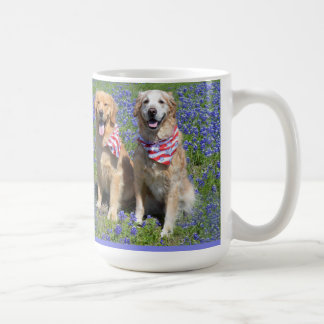 Tasse bleue de capot de chiens d'arrêt d'or