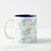 Tasse bleue de licornes de bande dessinée mignonne (Gauche)