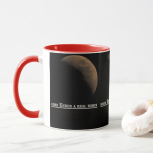 Tasse Brûle Sous une Vraie Lune