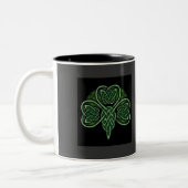 Tasse celtique de shamrock de noeud (Gauche)