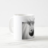 Tasse cerise flottante (Devant gauche)