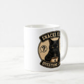 Tasse Chat Noir | Snacks d'abord, questions plus t (Devant droit)