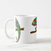 Tasse Checkered de caméléon d'arc-en-ciel (Gauche)