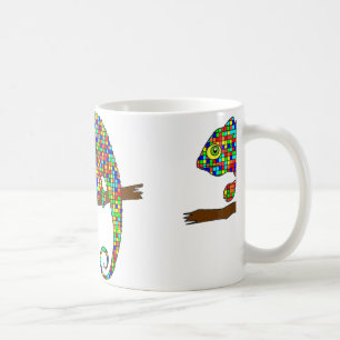 Tasse Checkered de caméléon d'arc-en-ciel