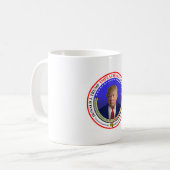 Tasse commémorative de mise en accusation d'atout (Devant gauche)