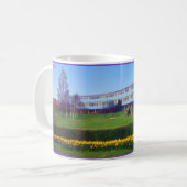 Tasse commémorative d'école de John Lea (Devant gauche)
