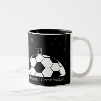 Tasse cosmique du football - illustration d'amour