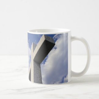 Tasse - croix en pierre blanche
