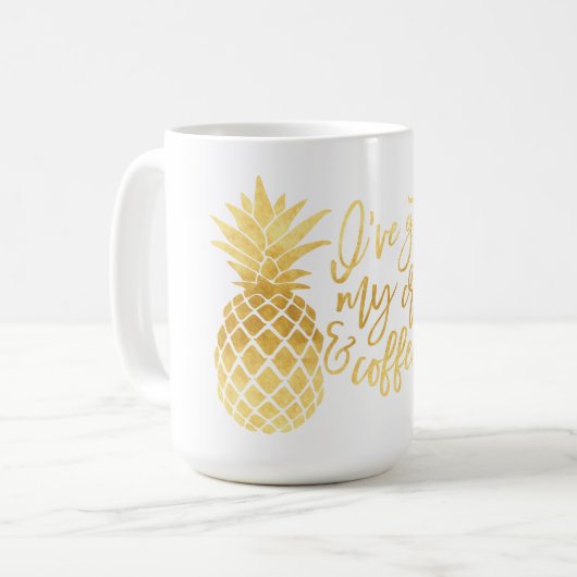 Tasse d'ananas d'or de couronne et de café (Devant gauche)