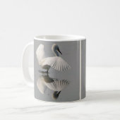 Tasse d'animaux de faune de danse d'oiseau de (Devant gauche)