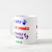 Tasse de 6:8 de Micah (Devant gauche)