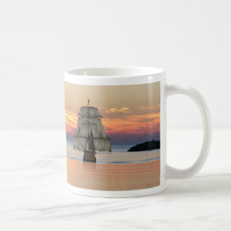 Tasse de bateau de coucher du soleil