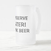 Tasse de bière citée en verre givré (Devant droit)