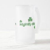 Tasse de bière givrée comme par magie délicieuse (Devant droit)