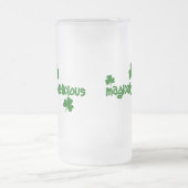 Tasse de bière givrée comme par magie délicieuse (Centre)