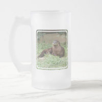 Tasse de bière givrée par loutre mignonne