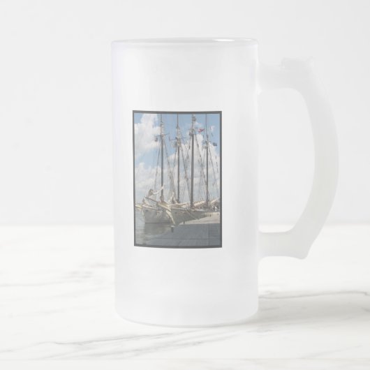 Tasse de bière givrée par schooner (Droit)