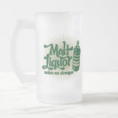 Tasse de boisson alcoolisée de malt (Gauche)