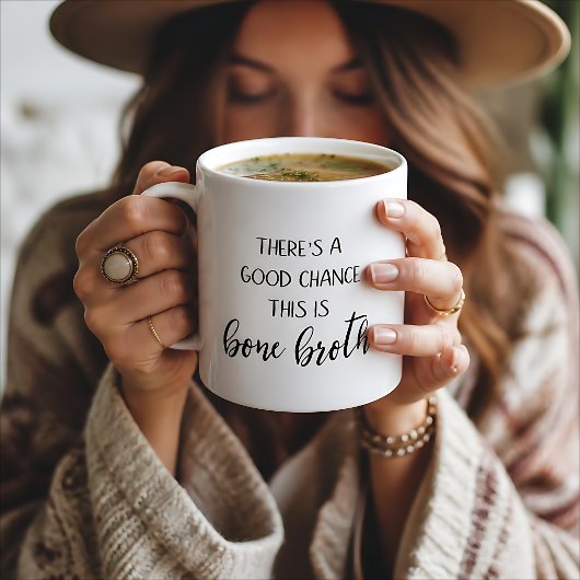 Tasse de bouillon d'os avec une bonne chance