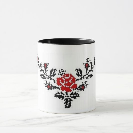 Tasse de broderie de rose rouge de Vyshyvanka (Centre)