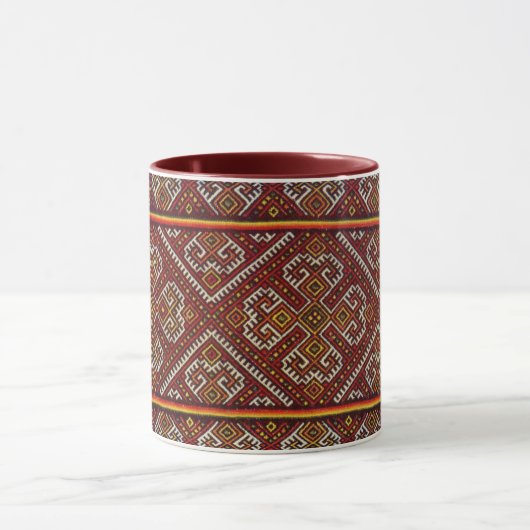 Tasse de broderie de spirales de rouge de (Centre)