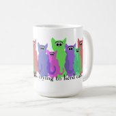 Tasse de bureau ; travail ici comme vivre en (Devant droit)