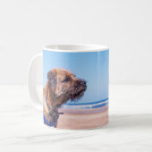 Tasse de cadeau de chien de Frontière-Terrier, (Devant gauche)