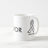 Tasse de cadeau de "survivant" de Cancer (Devant droit)