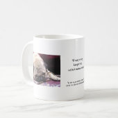 Tasse de café assoupie de carlin (Devant gauche)