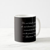 Tasse de café avec citation de Bouddha (Devant droit)