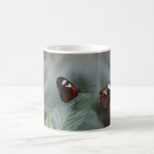 tasse de café avec deux papillons (Centre)