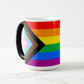 Tasse de café avec drapeau de fierté de progrès LG (Devant gauche)