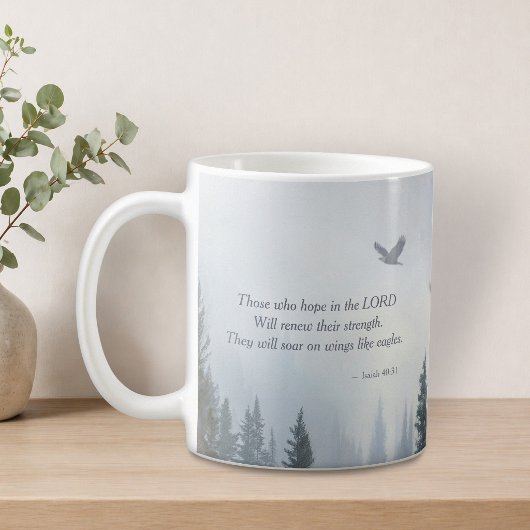 Tasse de café avec écriture sur les ailes d'aigle