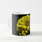 tasse de café avec la fleur jaune (Devant gauche)