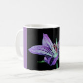 tasse de café avec la fleur pourpre (Devant gauche)