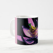 tasse de café avec la fleur rose (Devant gauche)
