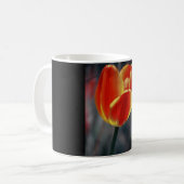 tasse de café avec la tulipe rouge (Devant gauche)