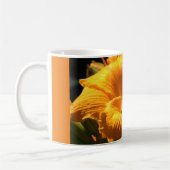 tasse de café avec le lis jaune (Gauche)