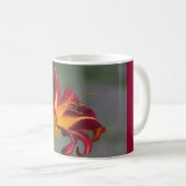 tasse de café avec le lis rouge et jaune (Devant droit)