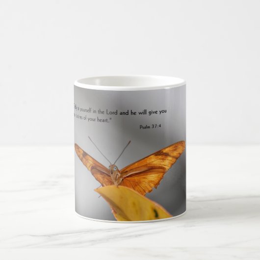 tasse de café avec le papillon (Centre)