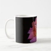 tasse de café avec le rose de rose (Gauche)