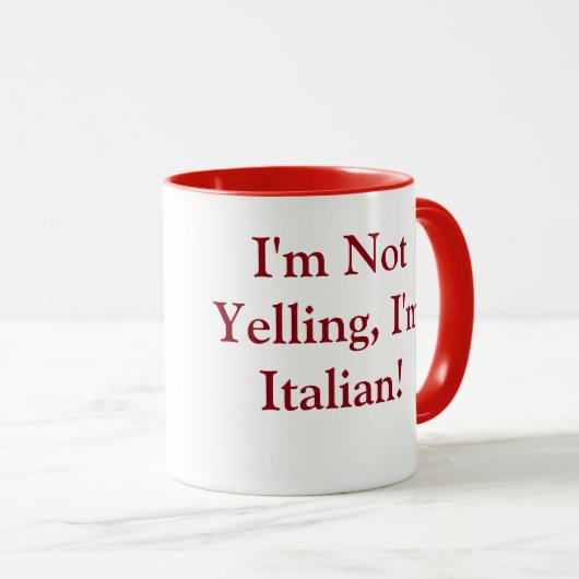Tasse de café avec l'énonciation italienne (Devant droit)